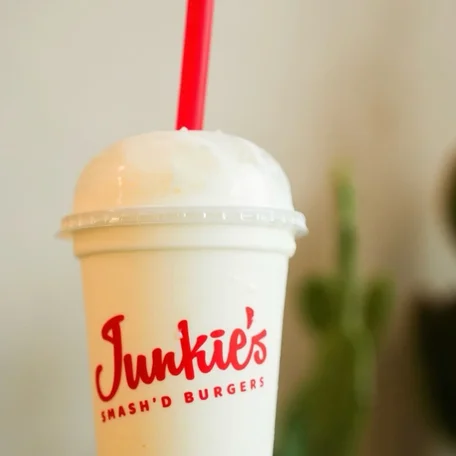 plastový pohár s potlačou na studené nápoje | junkies smashd burgers