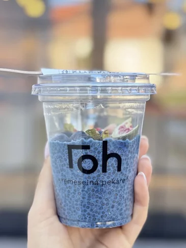 Plastový pohár s logom a chia pudingom rpet-pohare-s-potlacou-na-dezerty