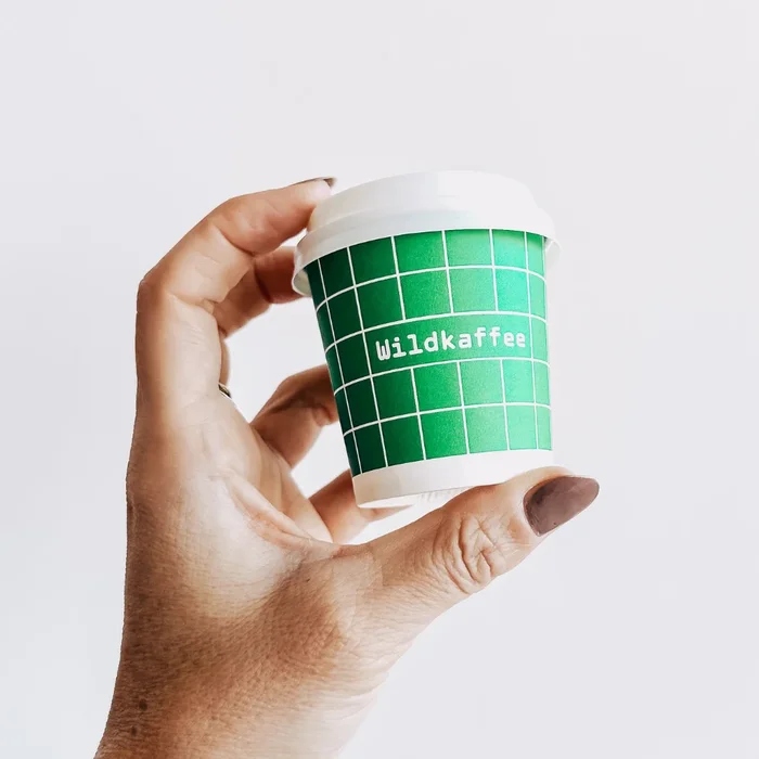 wild-kaffee-logo-potlac-na-papierove-pohare